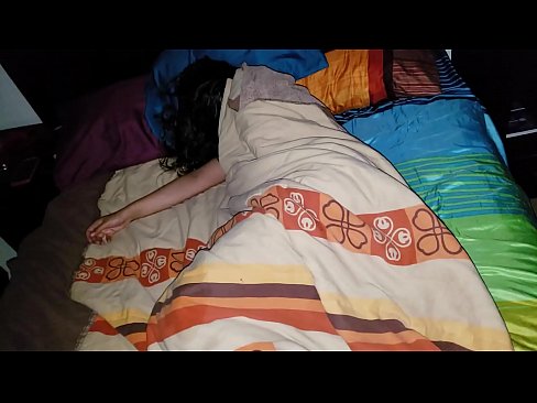 ❤️ Posinak grdi svoju mladu maćehu dok ona spava. ️ Jebeni video kod nas ❌️❤